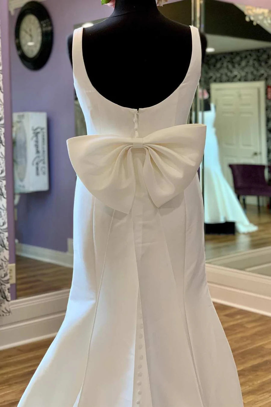 Robe de mariée longue trompette à col carré et nœud dans le dos